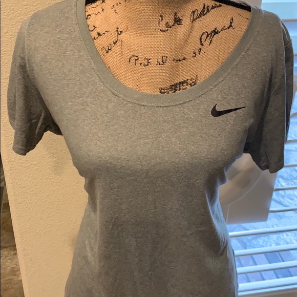 Nike Dri Fit - Picture 1 of 8